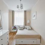 By Old Town בית הארחה 3*
