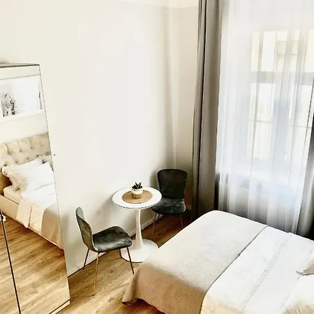 招待所 By Old Town